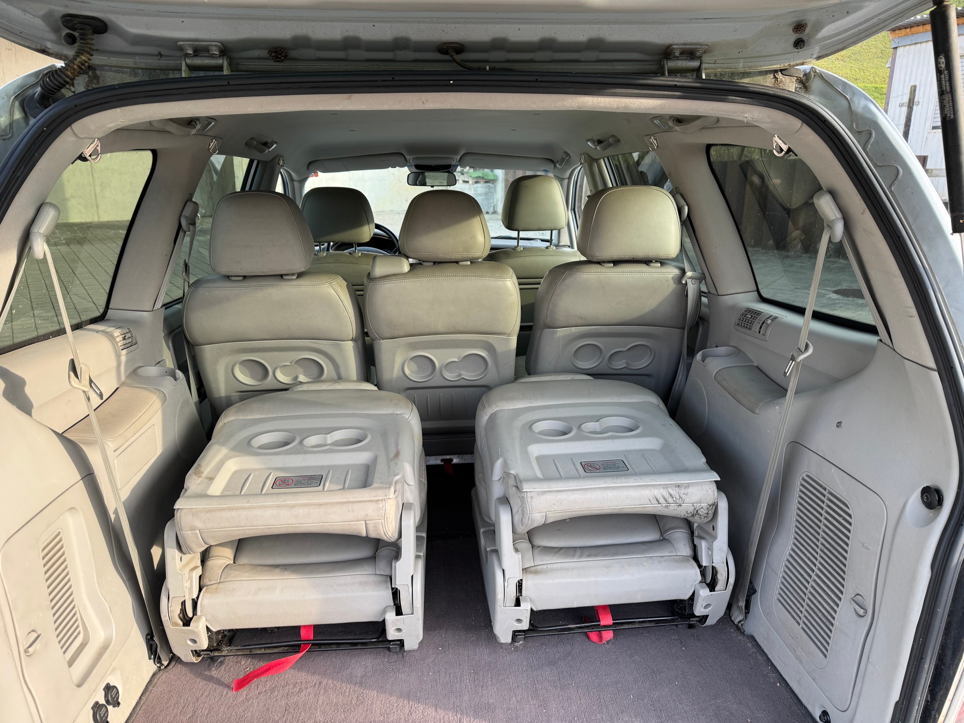 HYUNDAI Trajet 2.7 V6 GLS Automatic-image-8