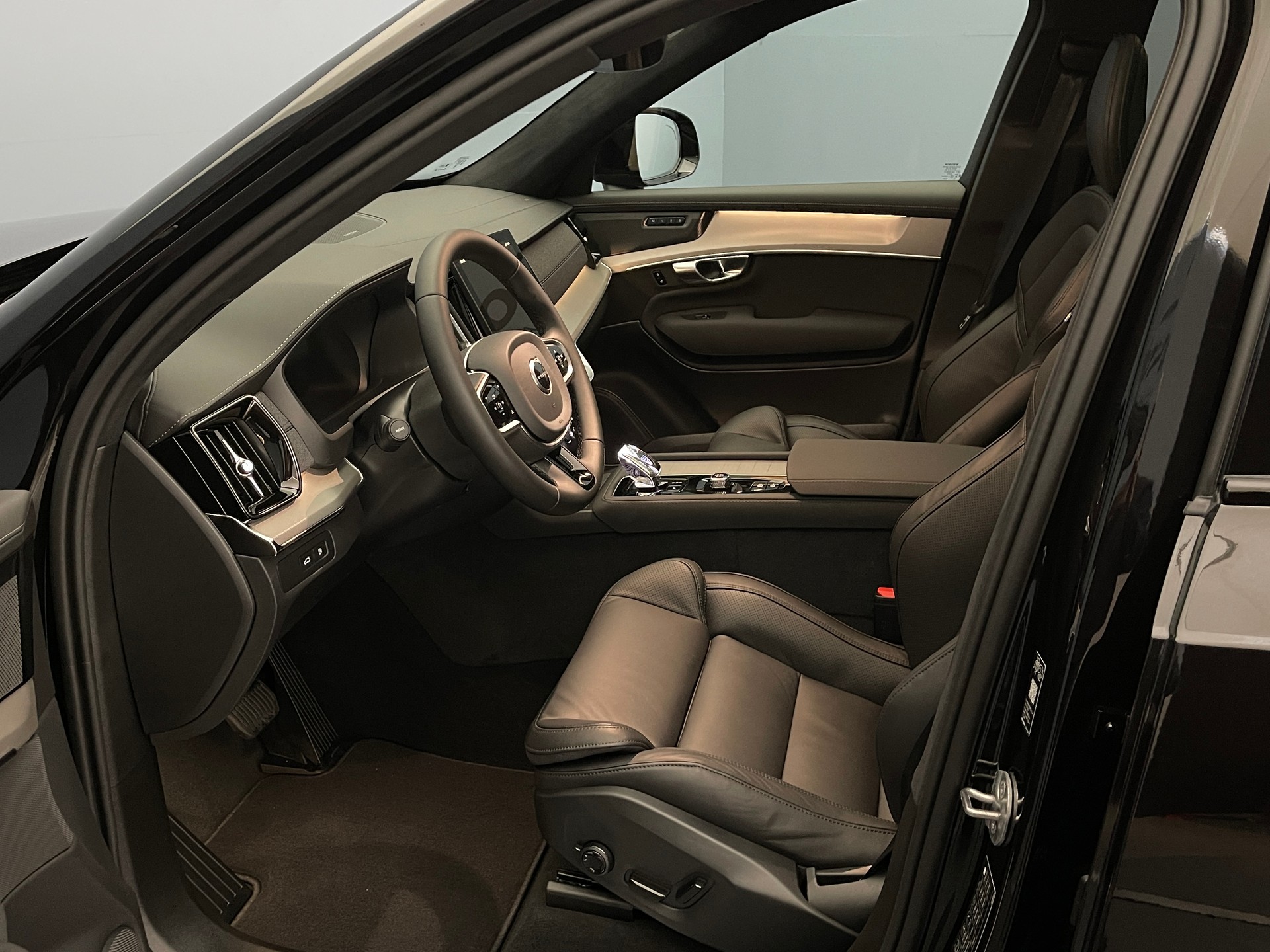 VOLVO XC90 2.0 T8 TE Black Edition eAWD-image-8