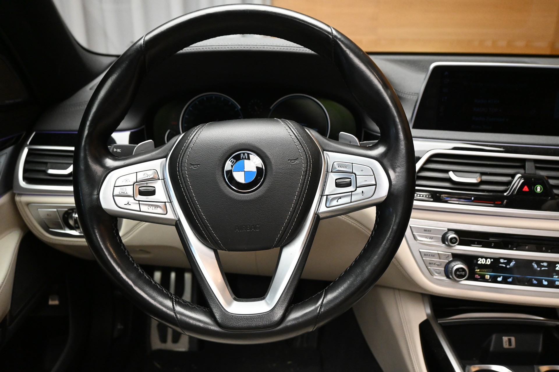 BMW 740d xDrive Steptronic M-Sport*Standheizung*-image-10