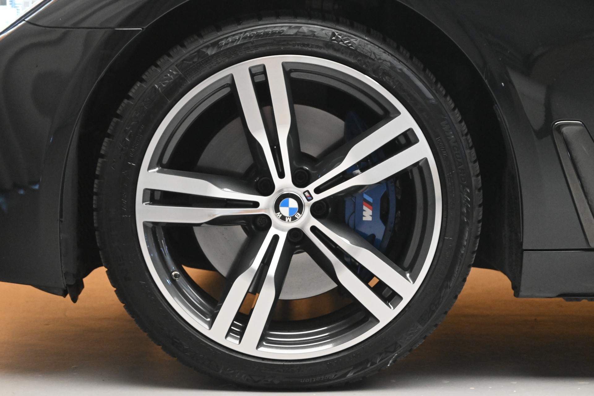 BMW 740d xDrive Steptronic M-Sport*Standheizung*-image-5