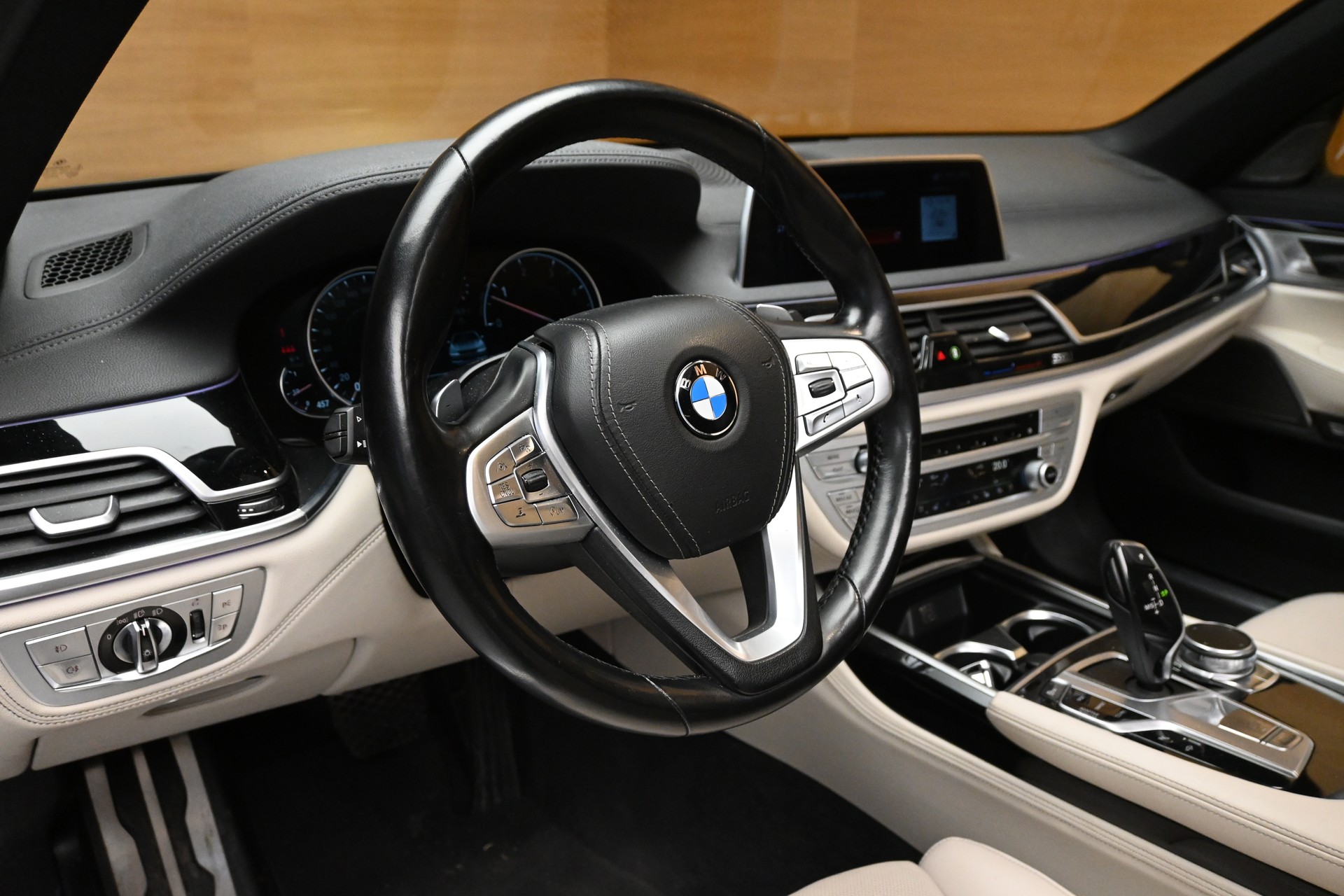 BMW 740d xDrive Steptronic M-Sport*Standheizung*-image-8