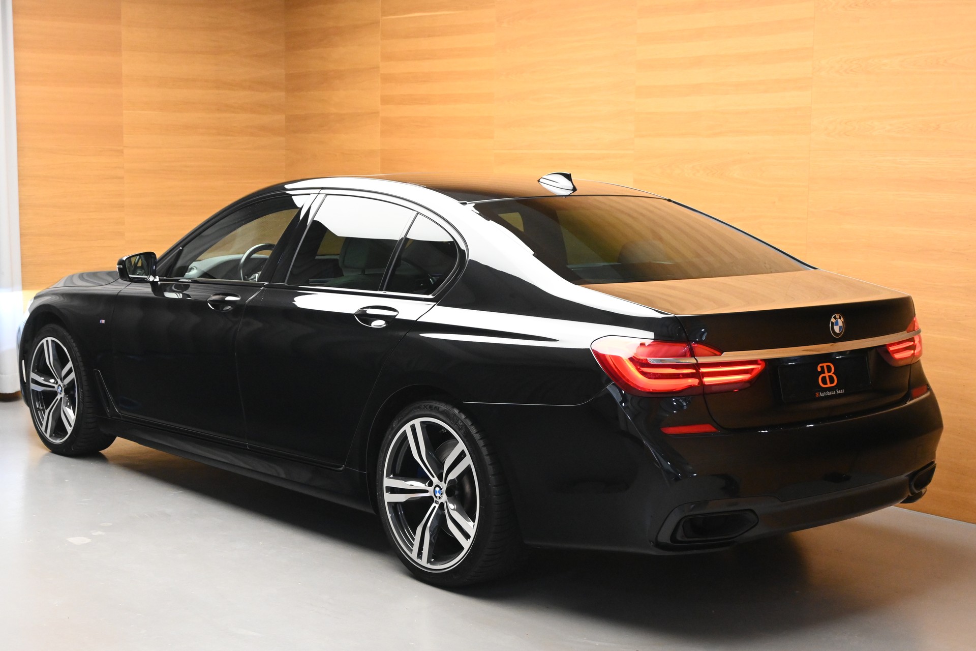BMW 740d xDrive Steptronic M-Sport*Standheizung*-image-4