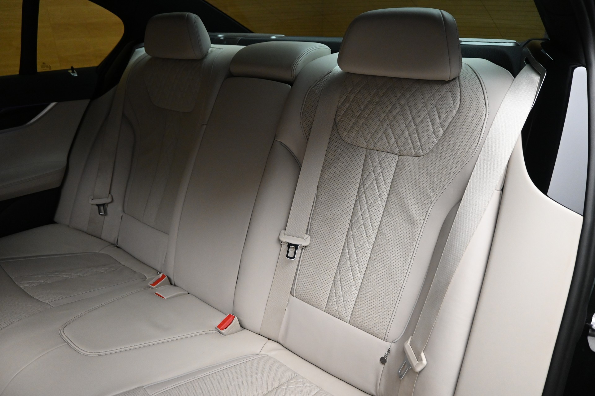 BMW 740d xDrive Steptronic M-Sport*Standheizung*-image-7