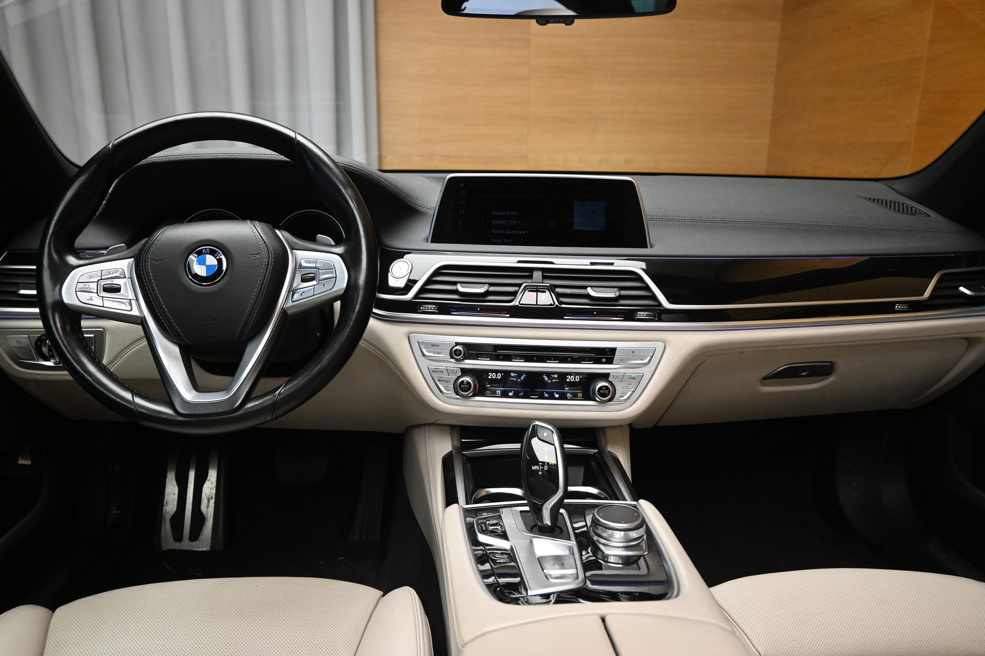 BMW 740d xDrive Steptronic M-Sport*Standheizung*-image-9