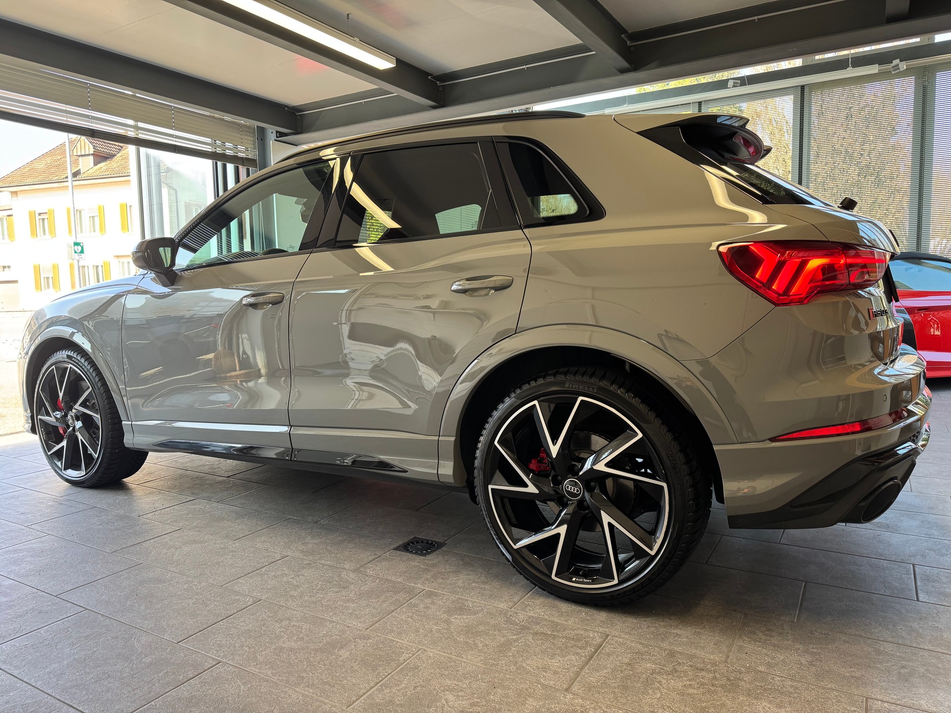 AUDI RS Q3 2.5 TFSI quattro S tronic-image-6