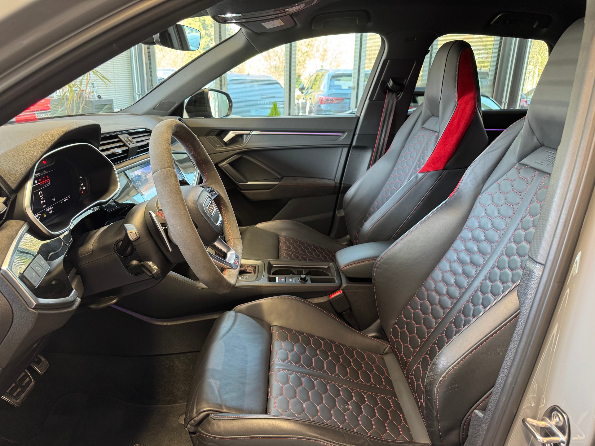 AUDI RS Q3 2.5 TFSI quattro S tronic-image-10