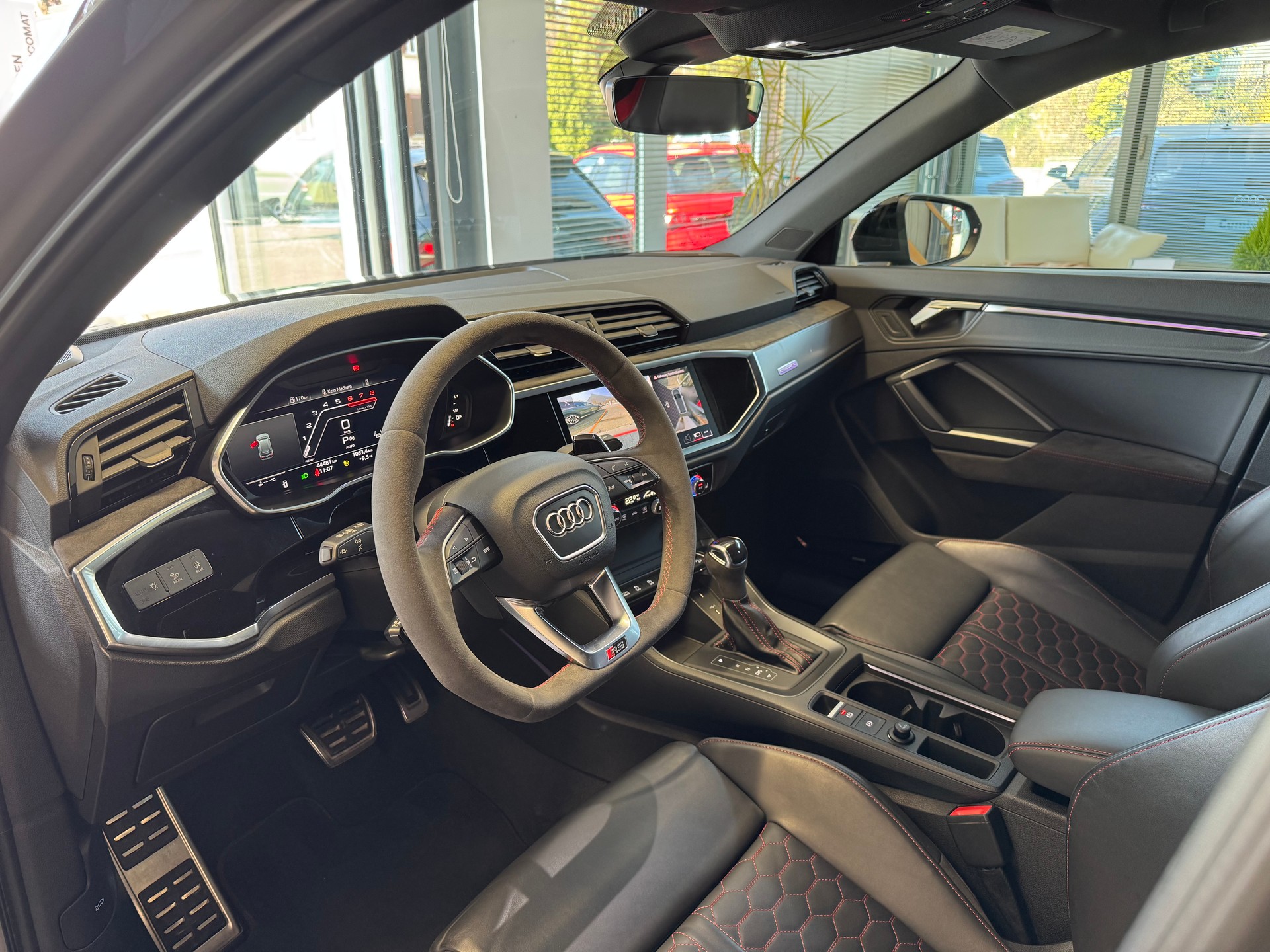 AUDI RS Q3 2.5 TFSI quattro S tronic-image-9