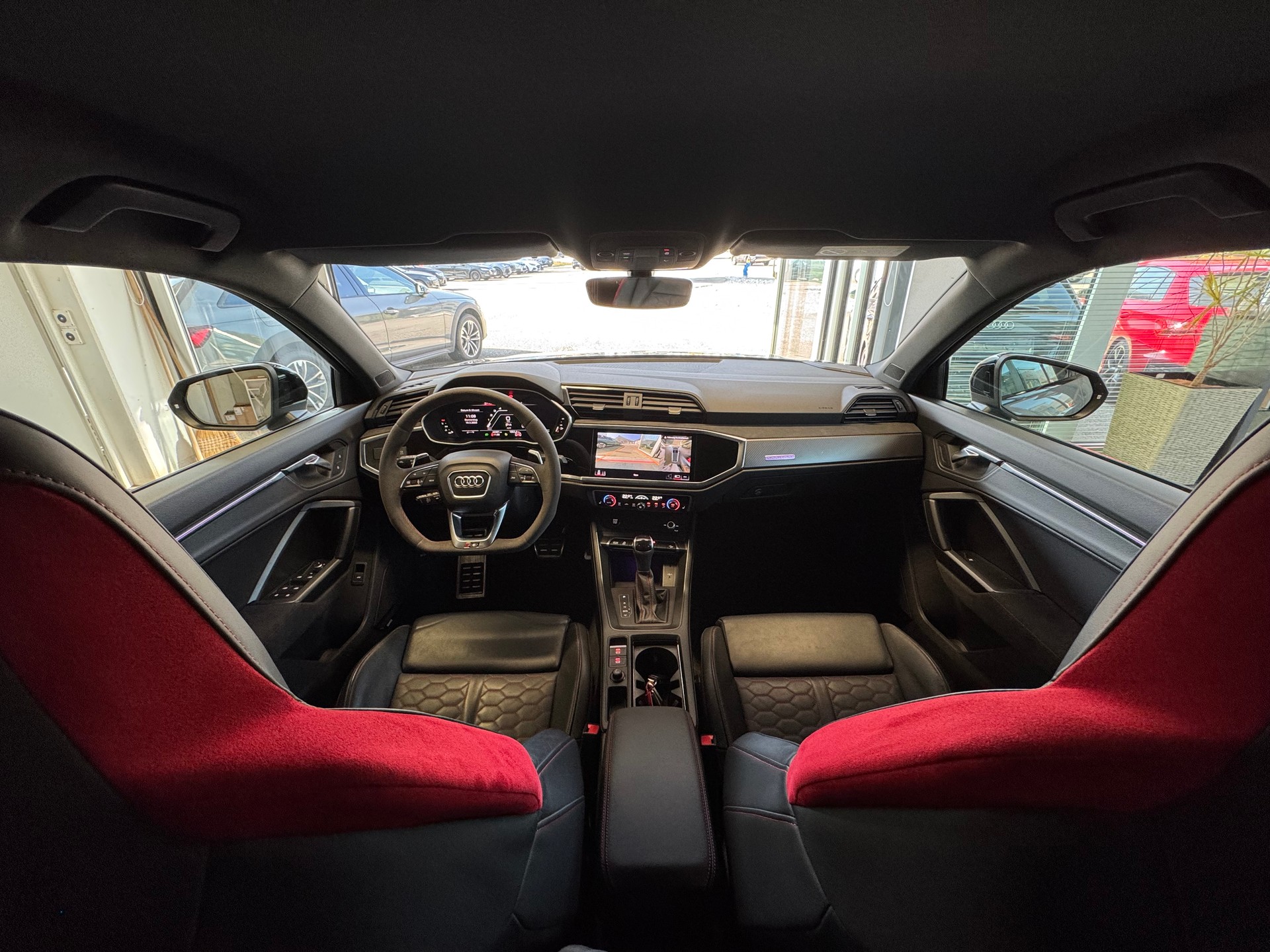 AUDI RS Q3 2.5 TFSI quattro S tronic-image-12