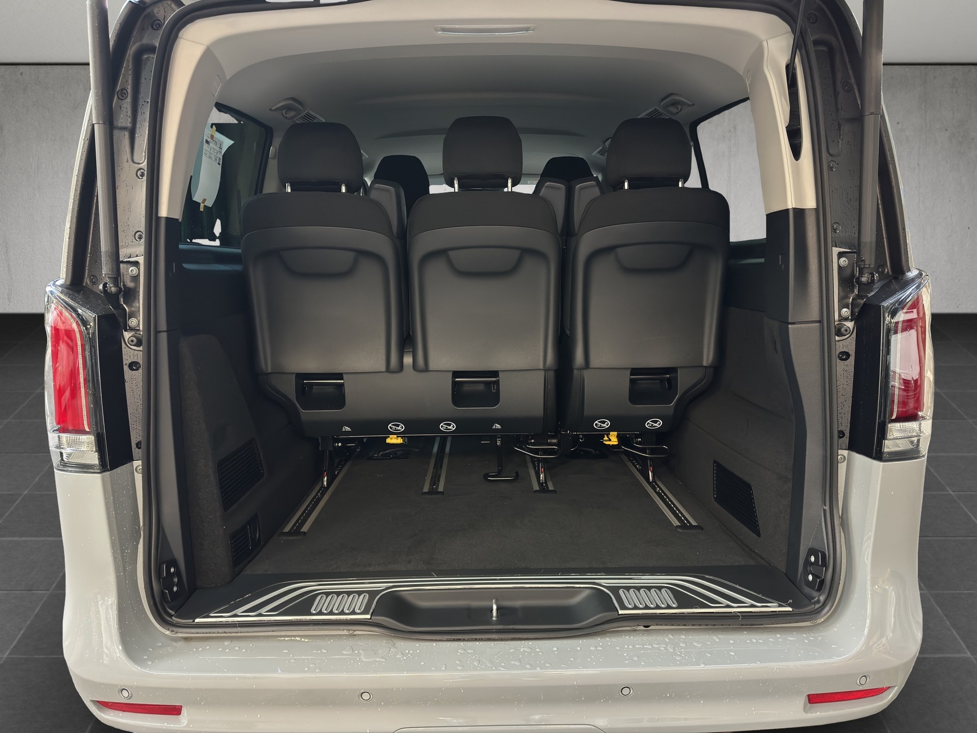 MERCEDES-BENZ V 250 d lang 4Matic Trend 9G-Tronic-image-10