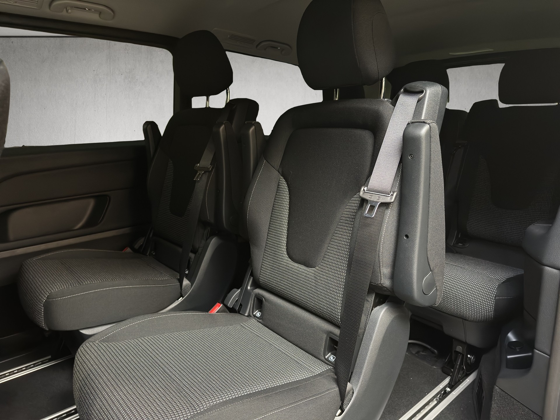 MERCEDES-BENZ V 250 d lang 4Matic Trend 9G-Tronic-image-7