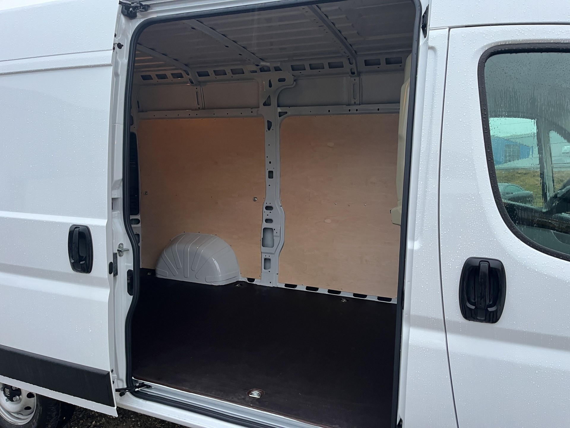 FIAT Ducato 35 L2H2 *AHK, Rückfahrkamera, 270°Flügeltüren, Navi*-image-22