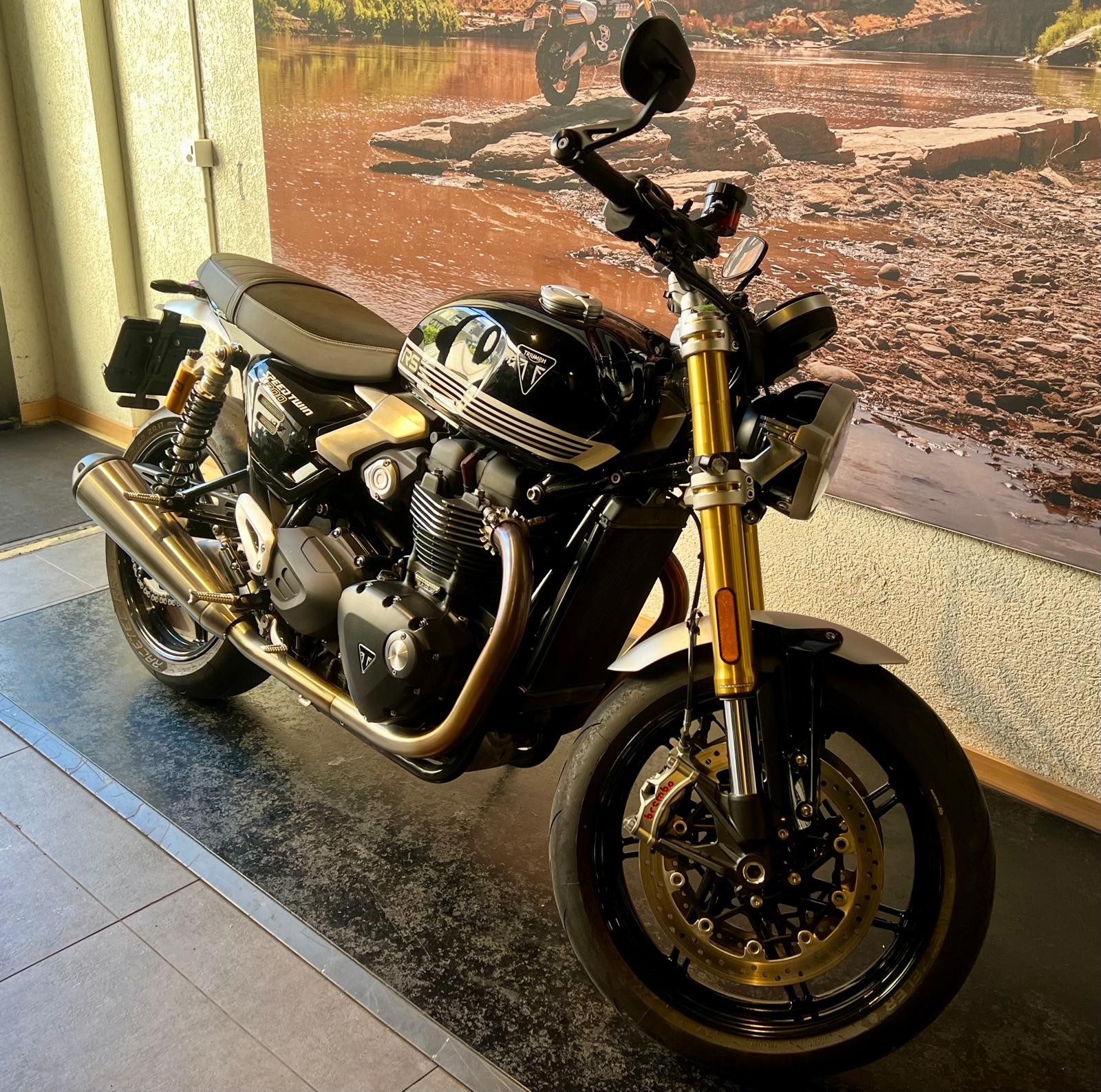 TRIUMPH Speed Twin 1200 RS-image-1