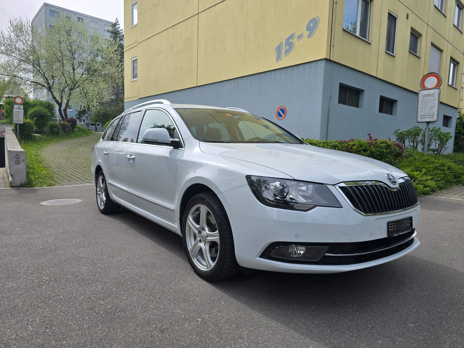 SKODA Superb Combi 2.0 TDi Laurin & Klement 4x4 DSG-image-1