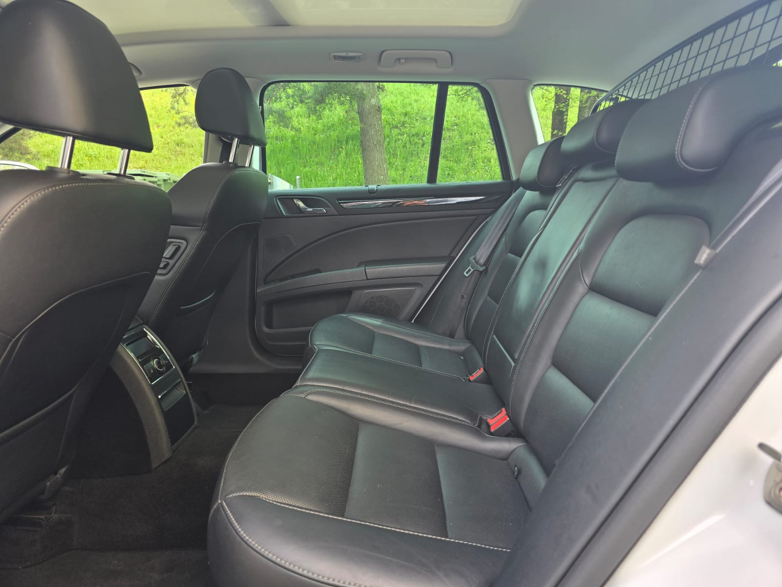 SKODA Superb Combi 2.0 TDi Laurin & Klement 4x4 DSG-image-7