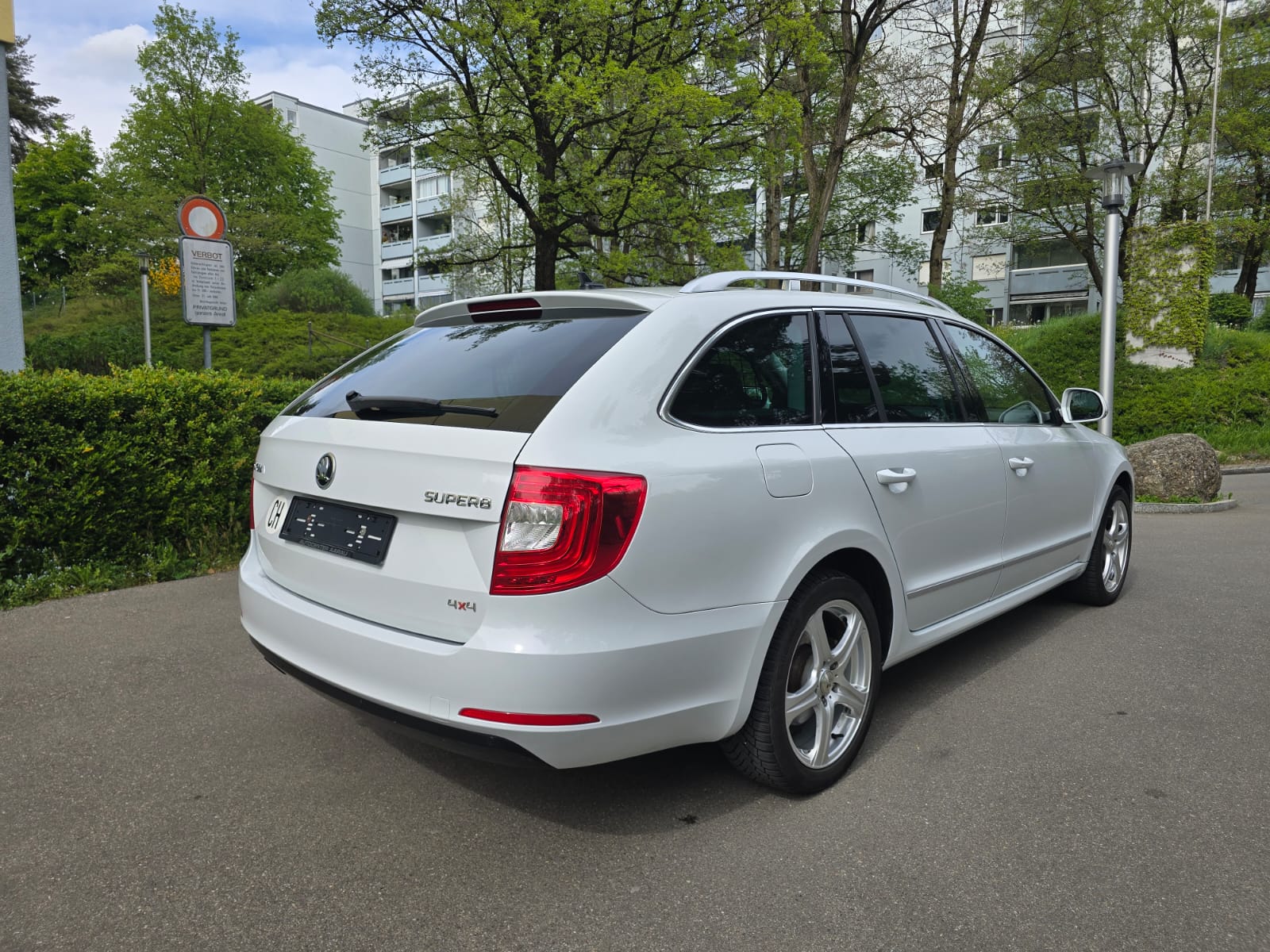 SKODA Superb Combi 2.0 TDi Laurin & Klement 4x4 DSG-image-3