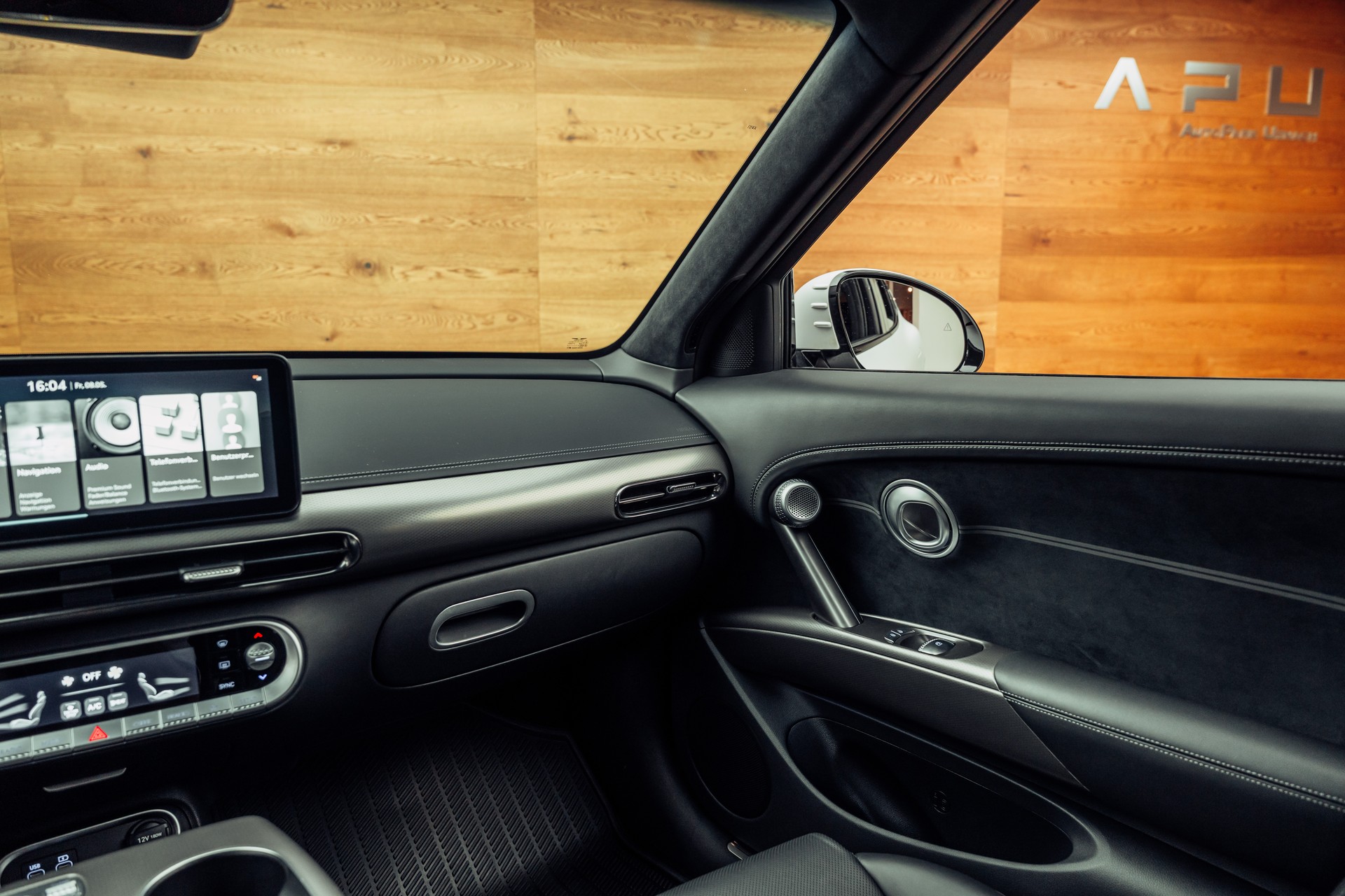 GENESIS GV60 77.4 kWh Sport AWD-image-10