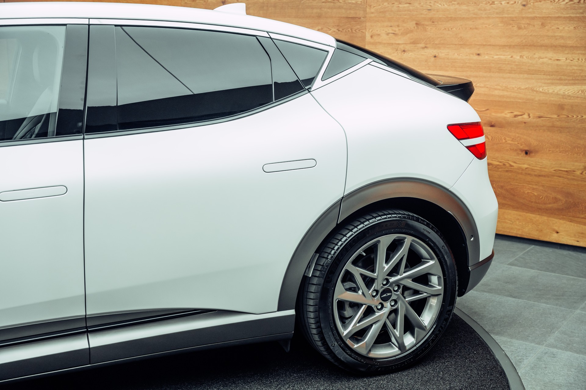 GENESIS GV60 77.4 kWh Sport AWD-image-19