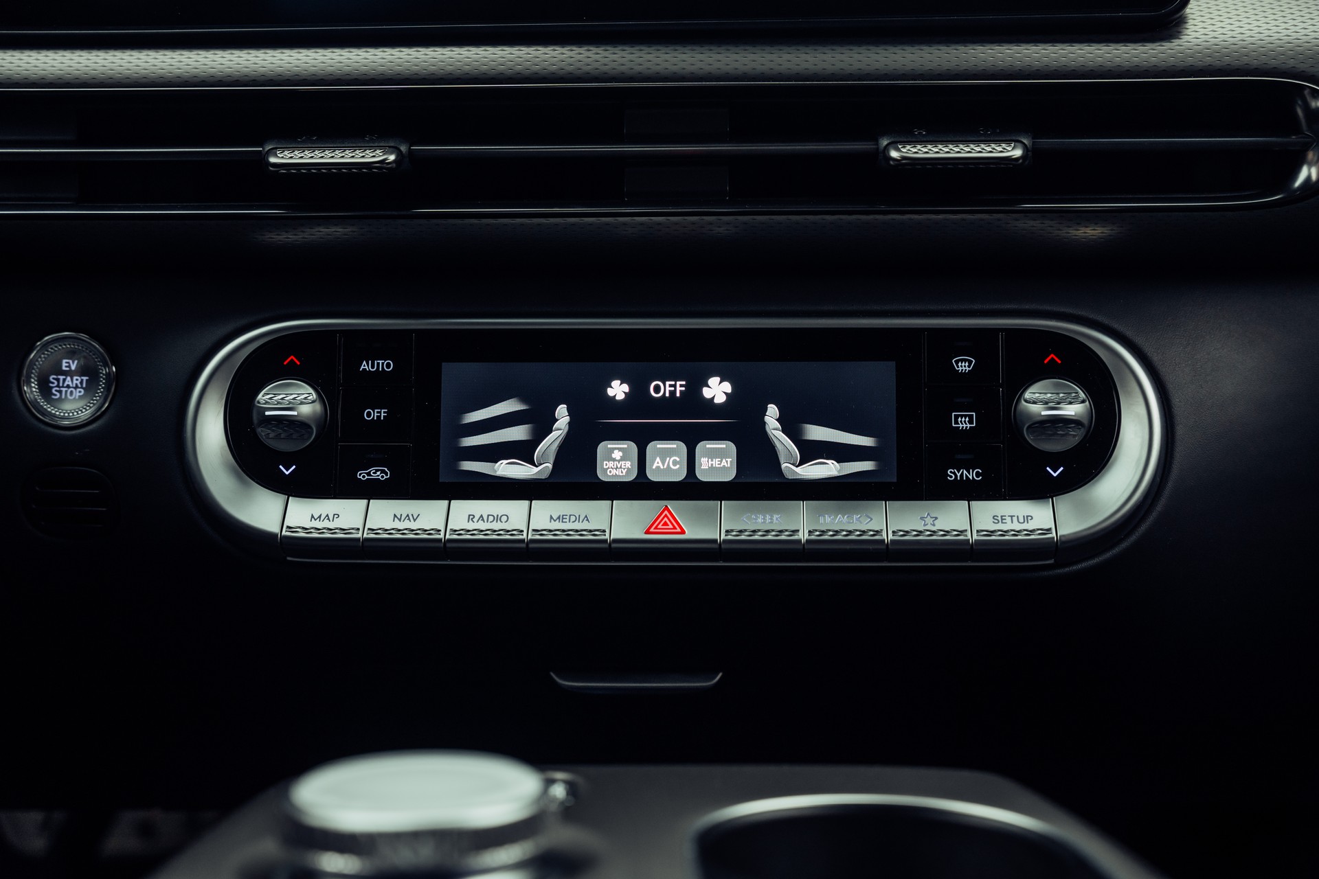 GENESIS GV60 77.4 kWh Sport AWD-image-13