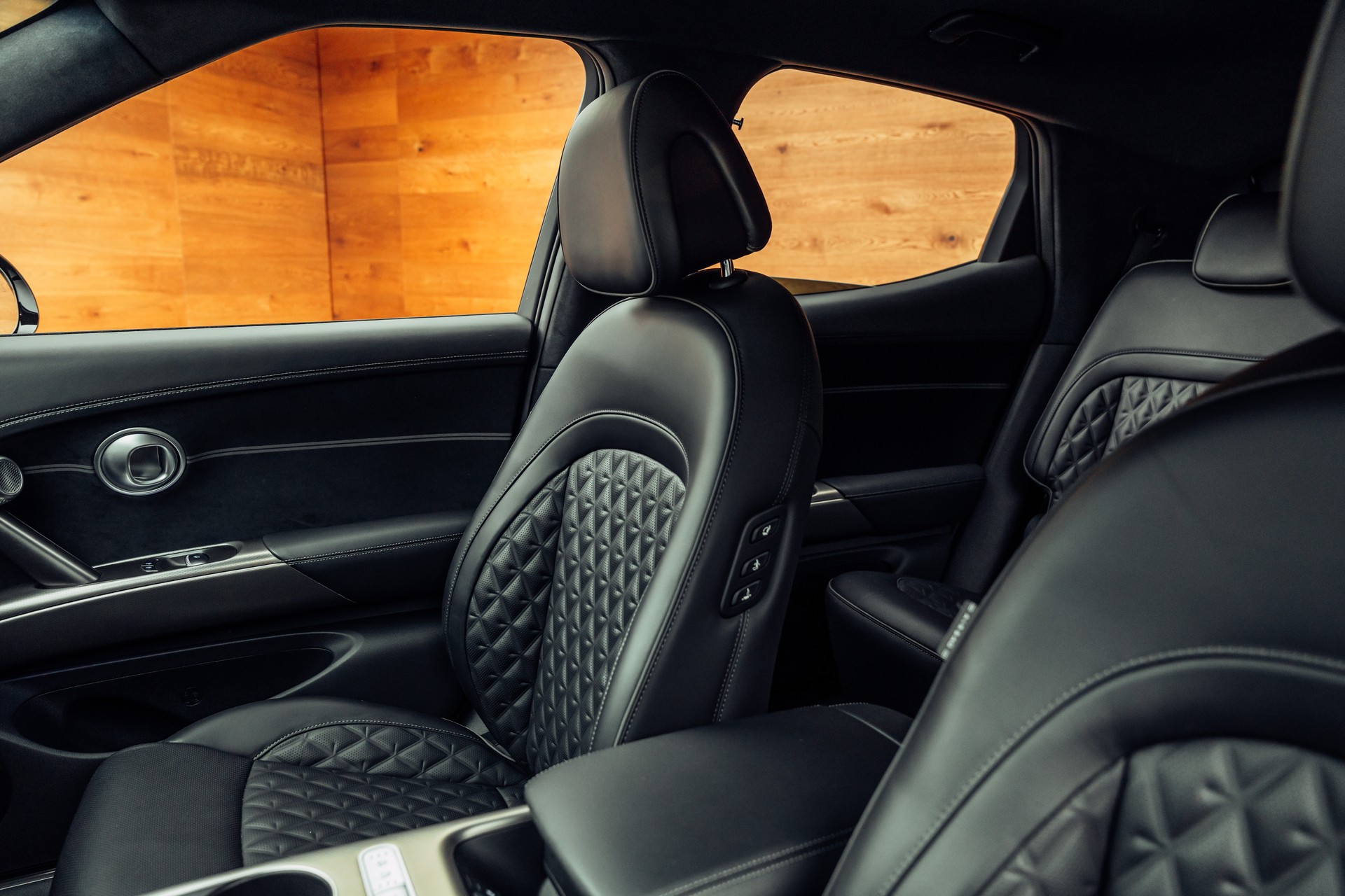 GENESIS GV60 77.4 kWh Sport AWD-image-5
