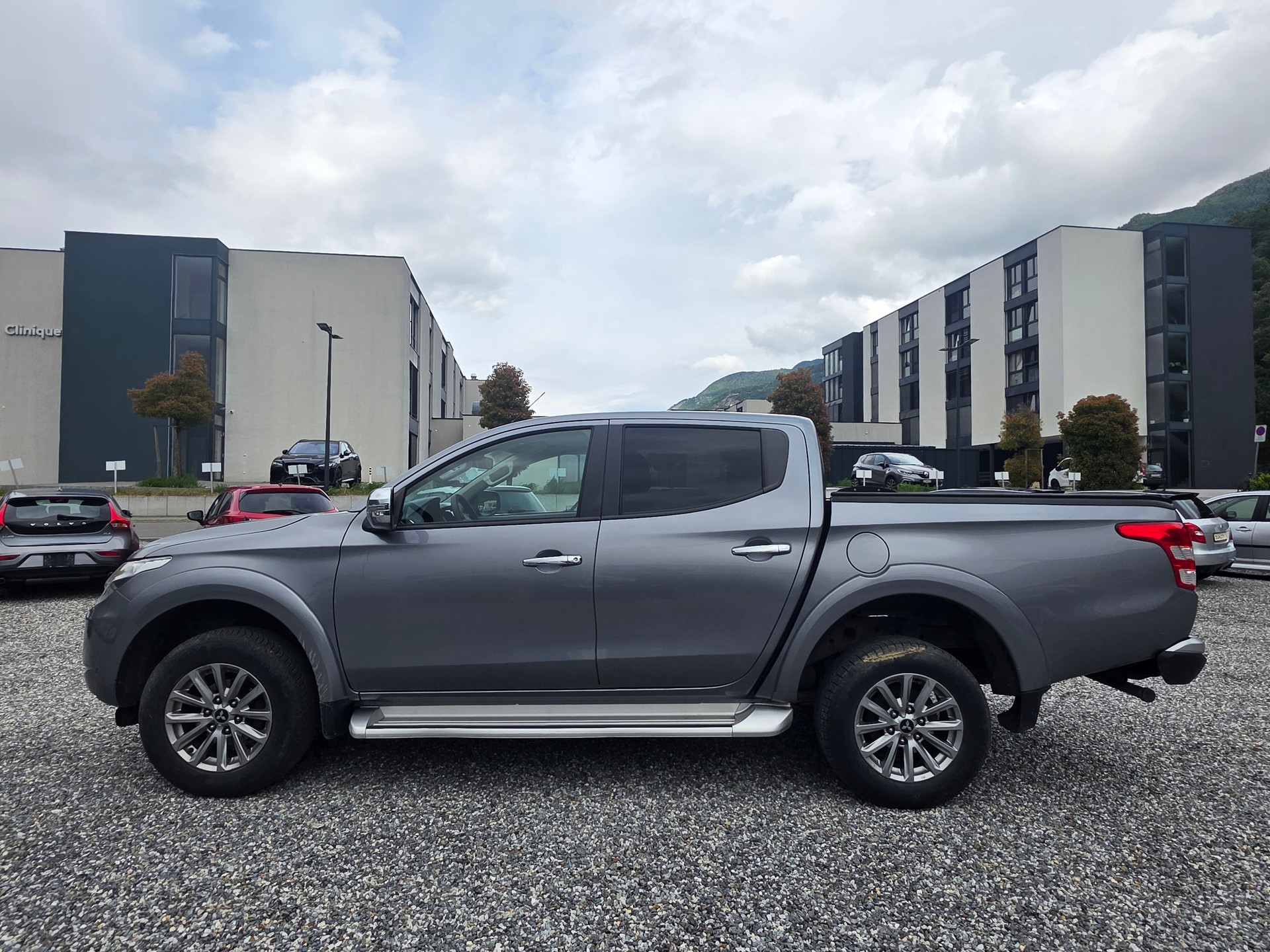 MITSUBISHI L 200 2.4 Diamond Double Cab A-image-1