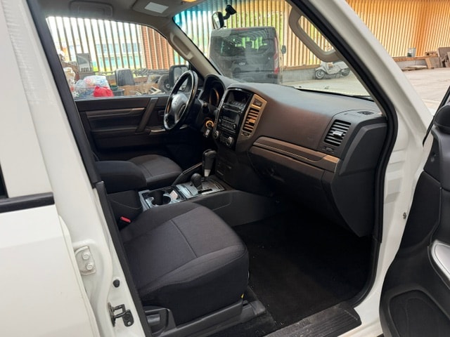 MITSUBISHI Pajero 3.2 DI-D Style Automatic 7 posti-image-17
