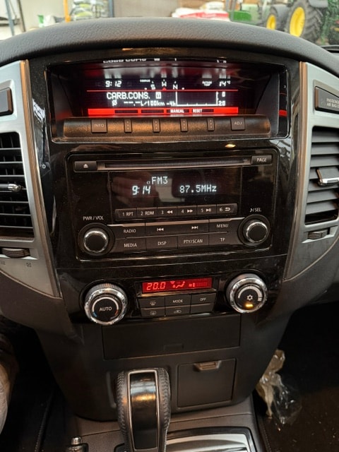 MITSUBISHI Pajero 3.2 DI-D Style Automatic 7 posti-image-18