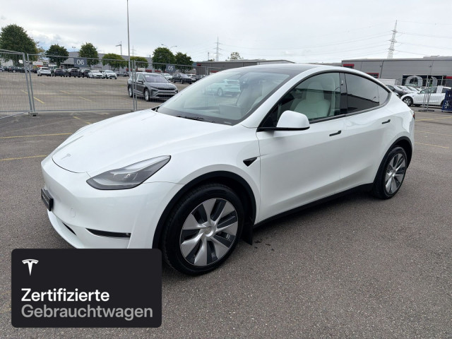 TESLA Model Y Long Range AWD-showroom-element-1
