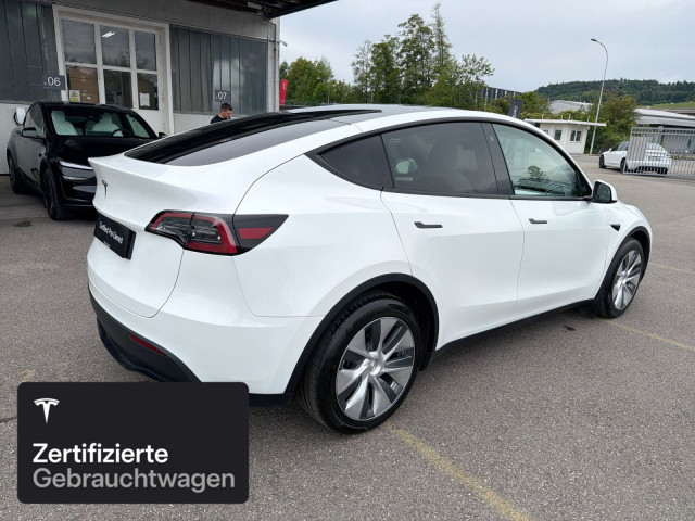 TESLA Model Y Long Range AWD-image-8