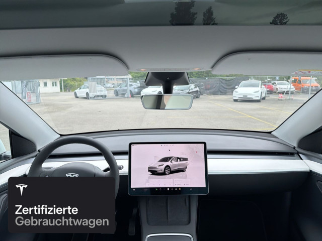 TESLA Model Y Long Range AWD-image-14