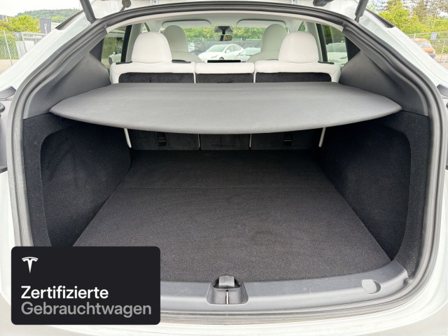 TESLA Model Y Long Range AWD-image-15