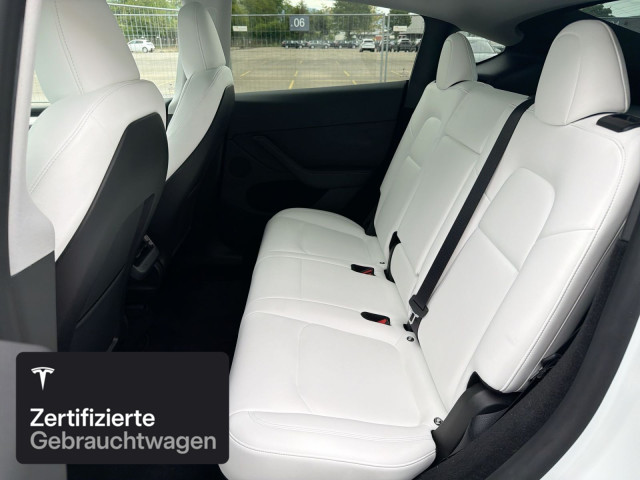 TESLA Model Y Long Range AWD-image-13