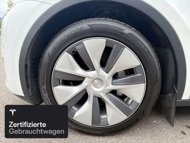 TESLA Model Y Long Range AWD-image-4