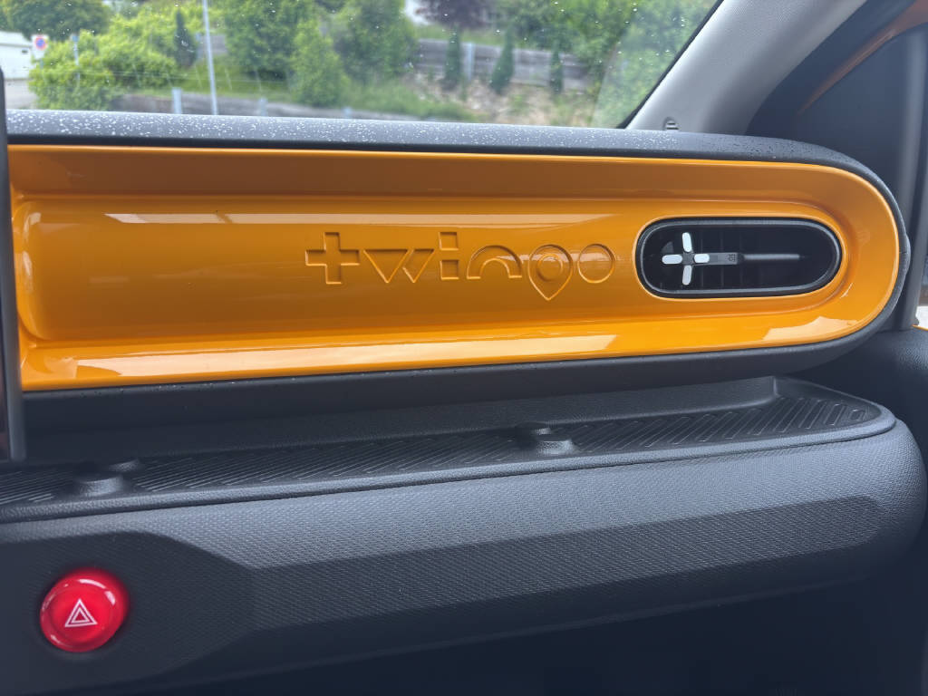 RENAULT Twingo E-Tech Urban Range techno-image-13
