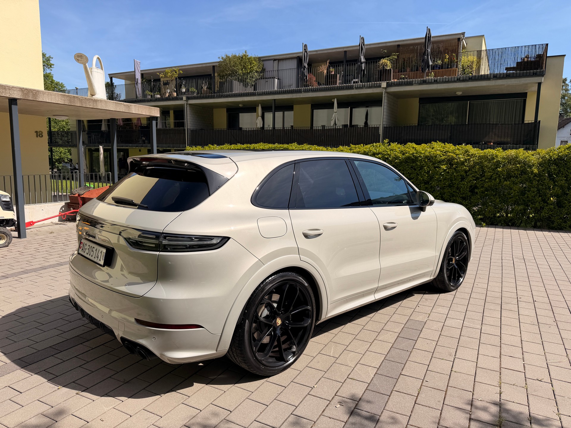PORSCHE Cayenne E-Hybrid Platinum Edition-image-4