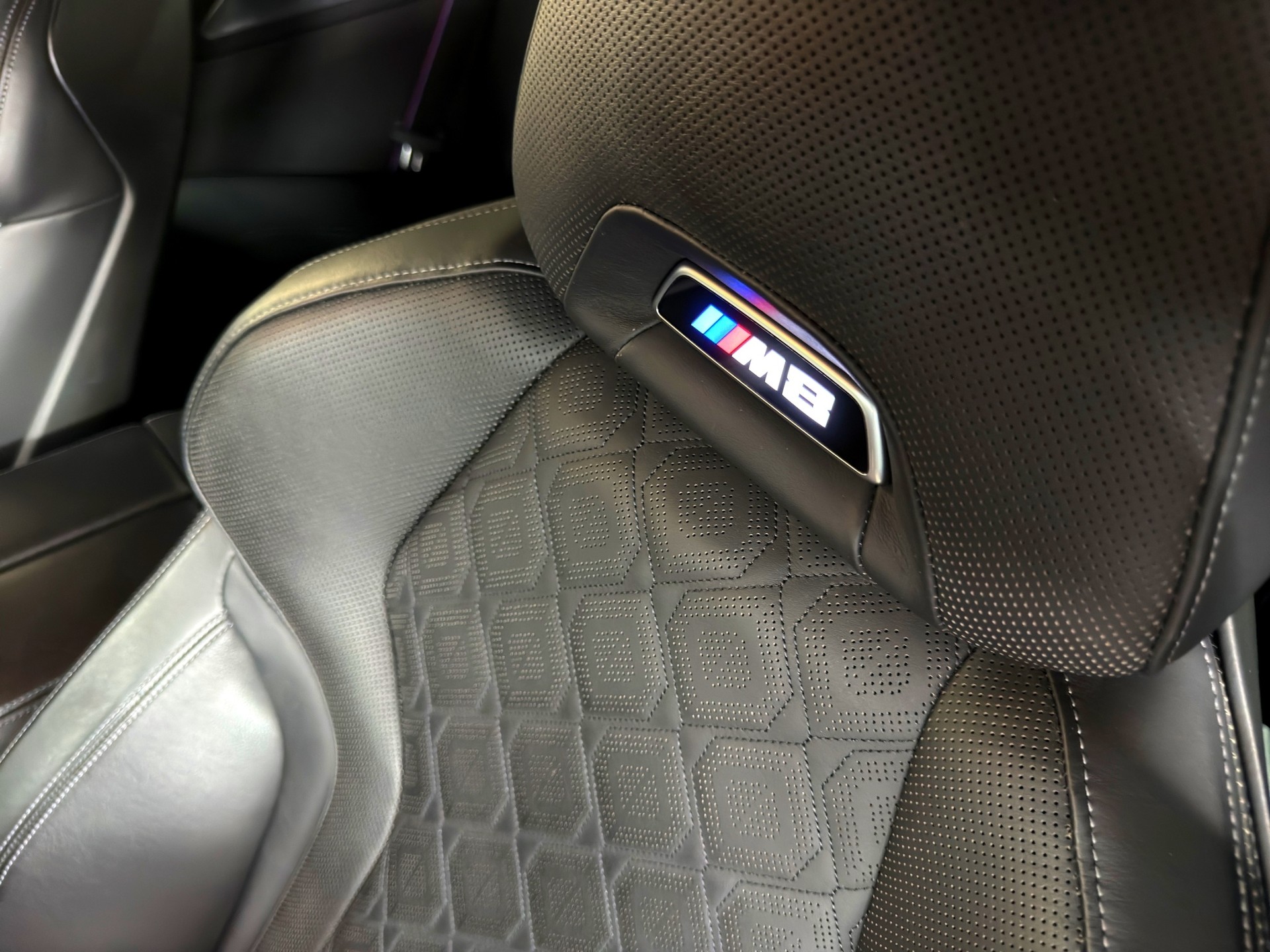 BMW M8 xDrive Steptronic M Competition-image-26