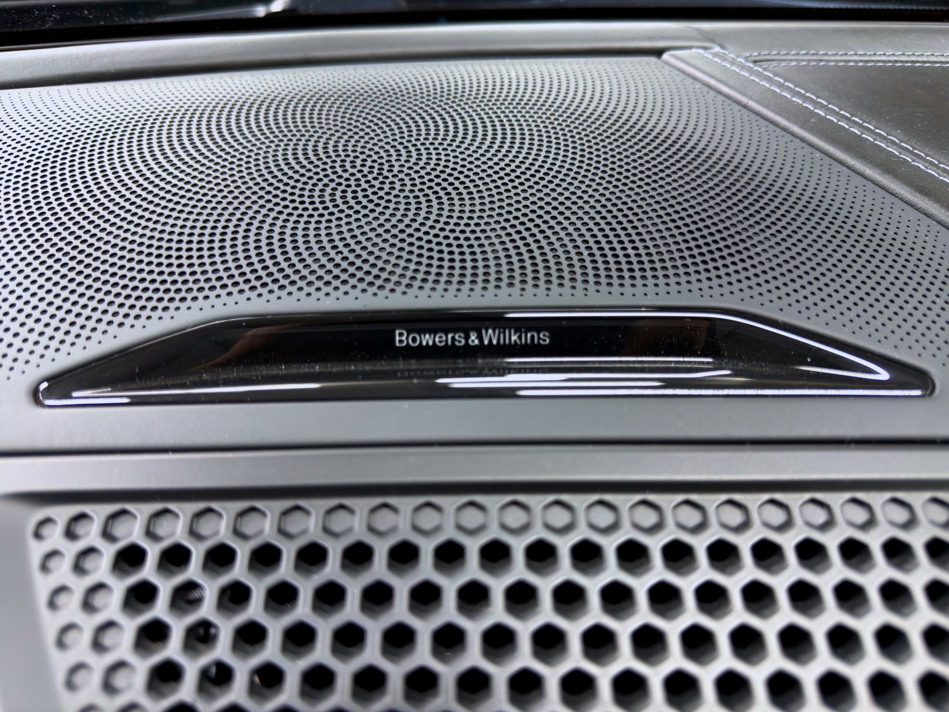 BMW M8 xDrive Steptronic M Competition-image-25