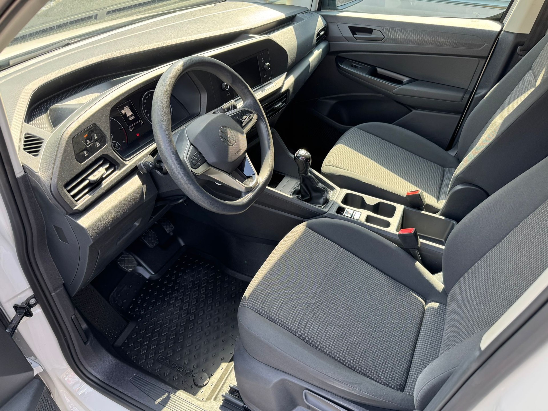 VW Caddy 2.0TDI BlueMotion Technology-showroom-element-1