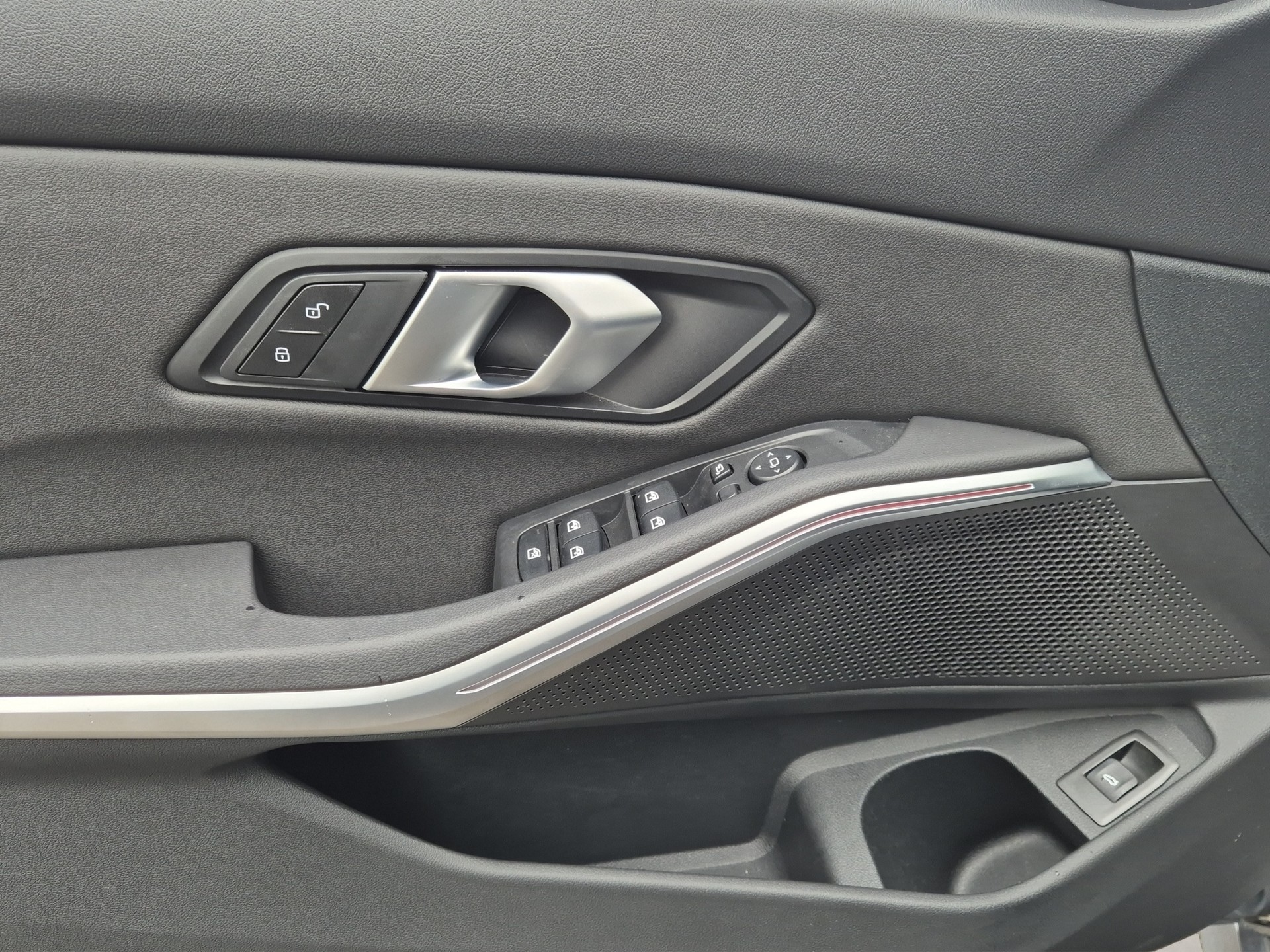 BMW 330i Touring xDrive Steptronic M Sport-image-12