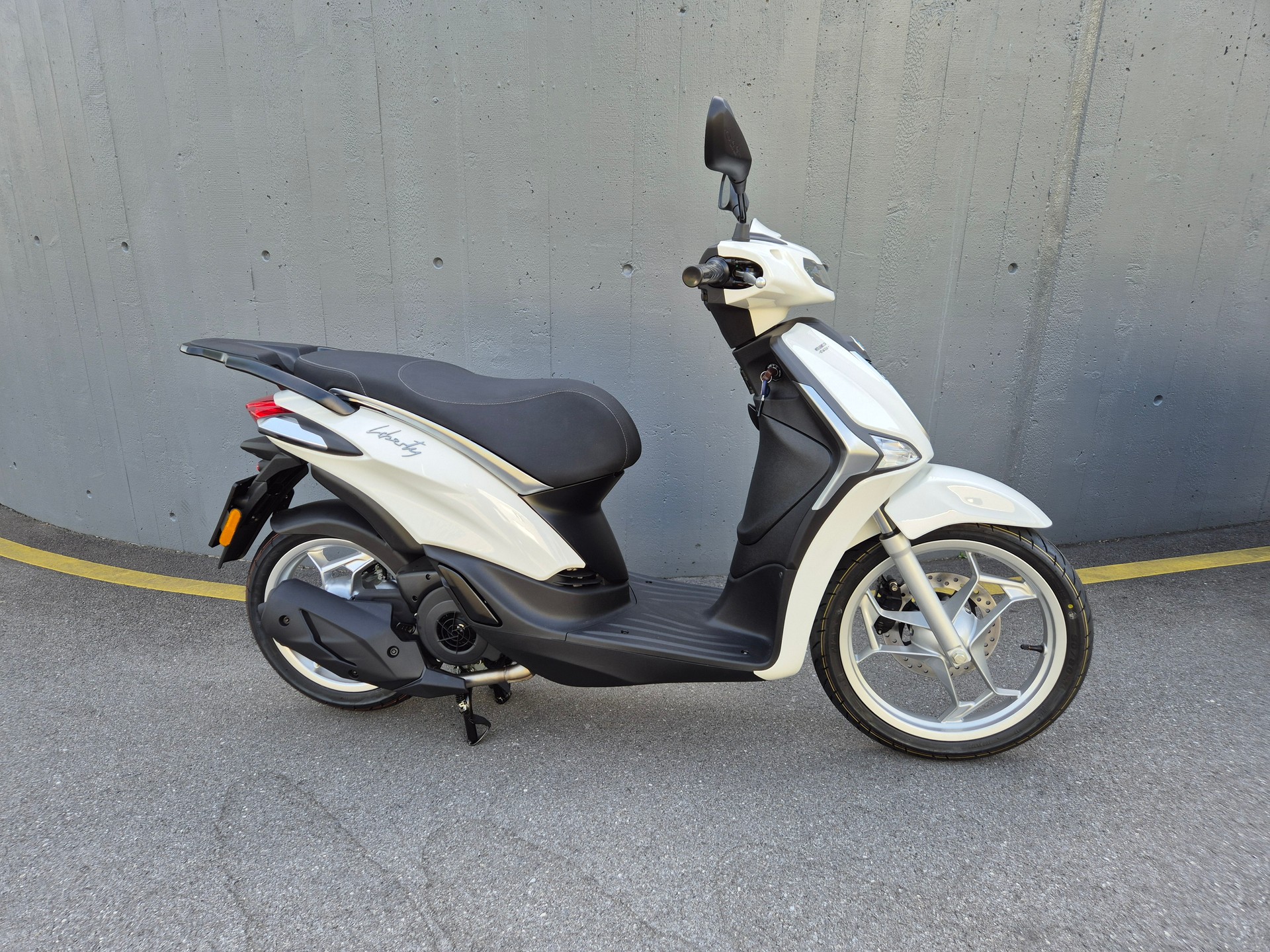 PIAGGIO Liberty 125 ABS-image-2