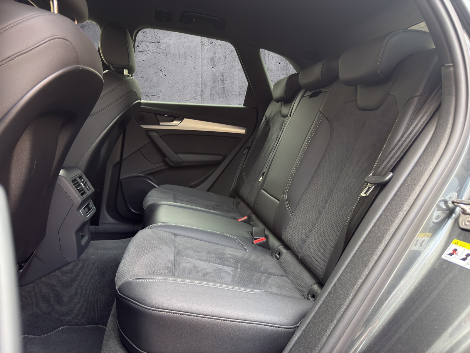 AUDI Q5 40 TDI Black Edition quattro S-tronic *CH-FZG. / Gratisservice / Werksgarantie*-image-9