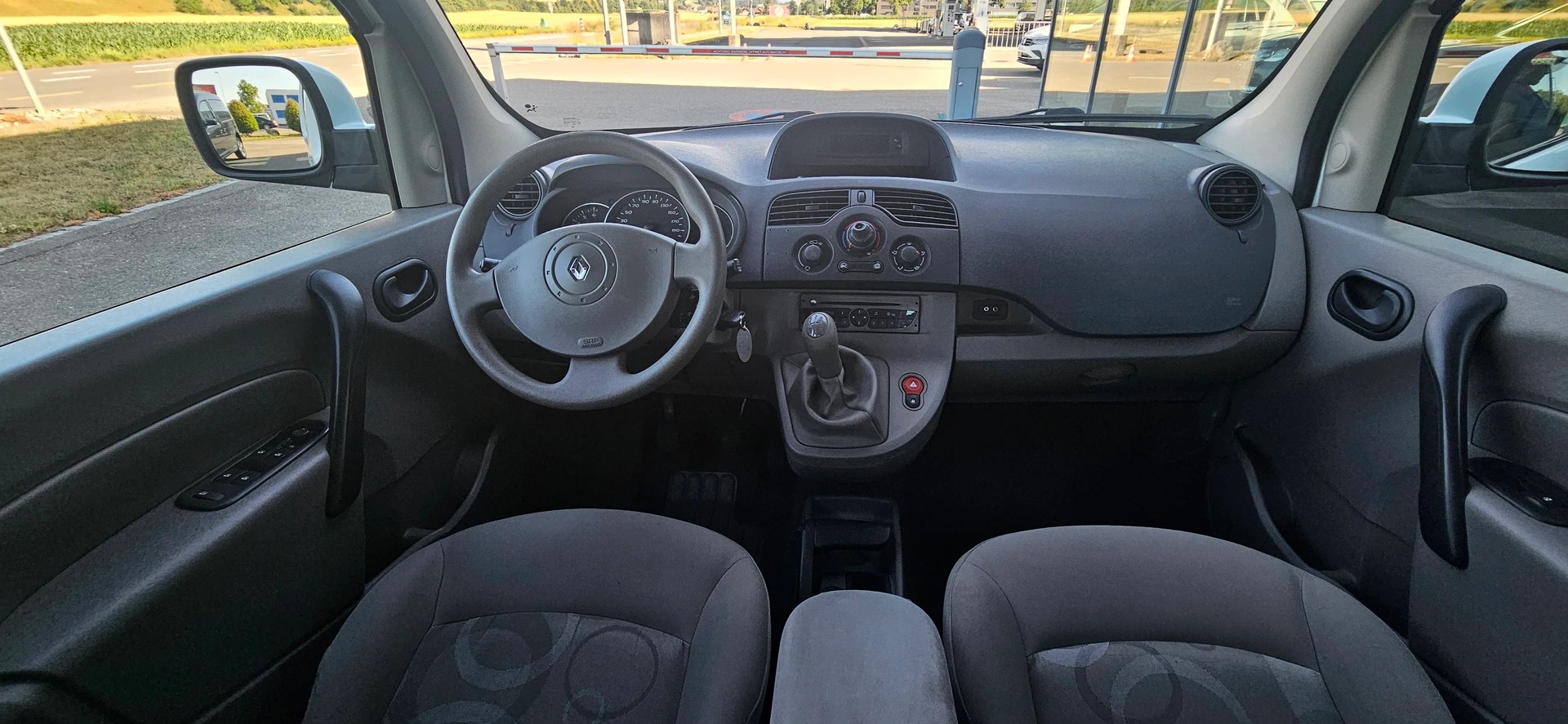 RENAULT Behindertengerecht-Rampe / 4-Sitze & ein Rollstuhlfahrer/in-image-7
