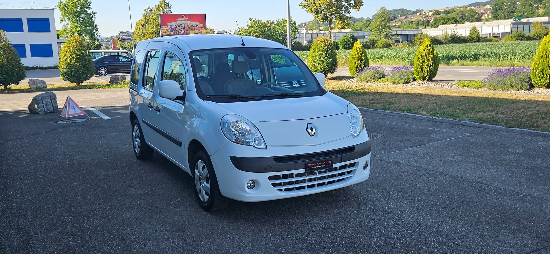 RENAULT Behindertengerecht-Rampe / 4-Sitze & ein Rollstuhlfahrer/in-image-2