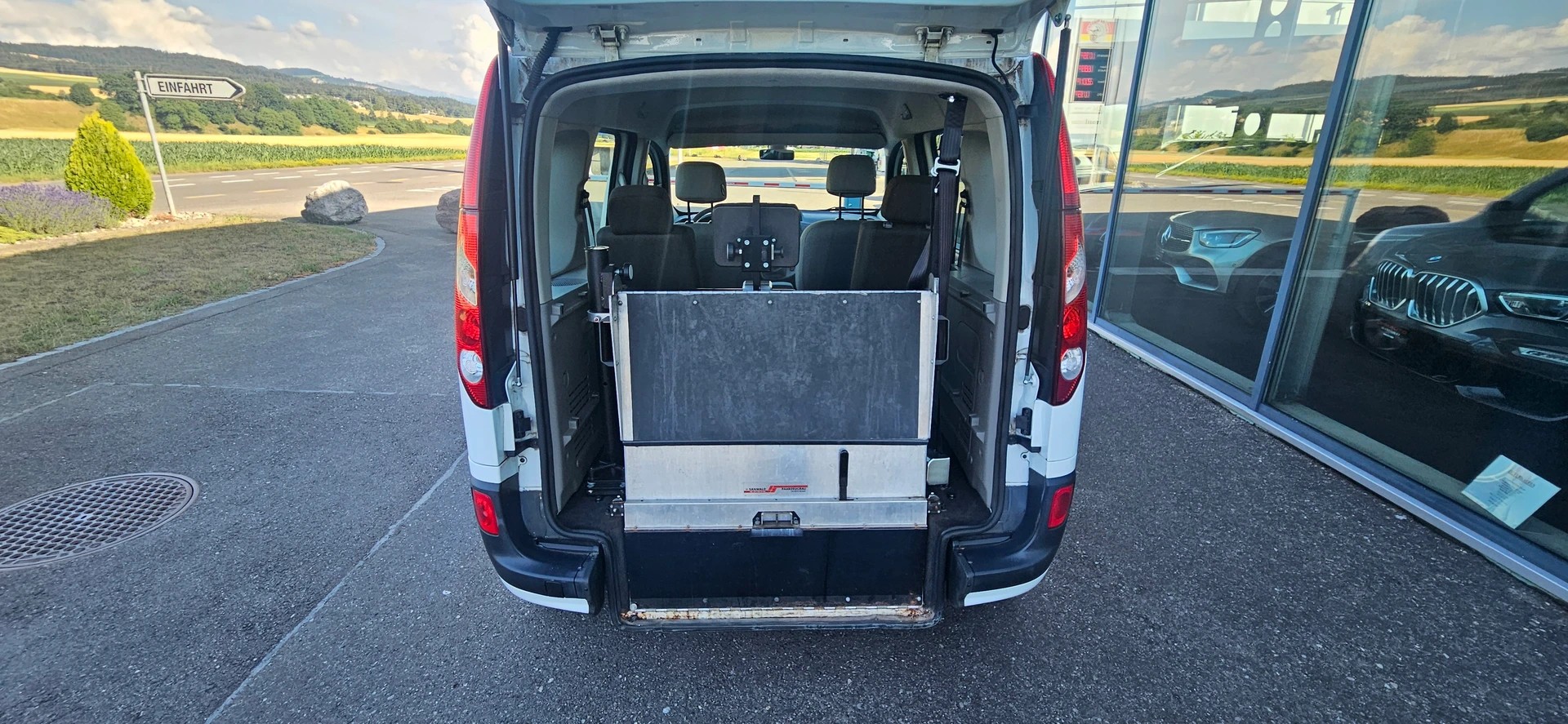 RENAULT Behindertengerecht-Rampe / 4-Sitze & ein Rollstuhlfahrer/in-image-12