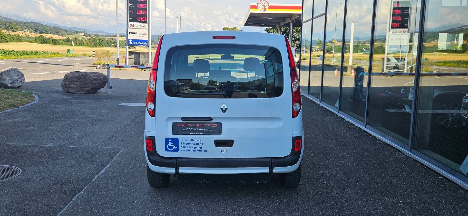 RENAULT Behindertengerecht-Rampe / 4-Sitze & ein Rollstuhlfahrer/in-image-4
