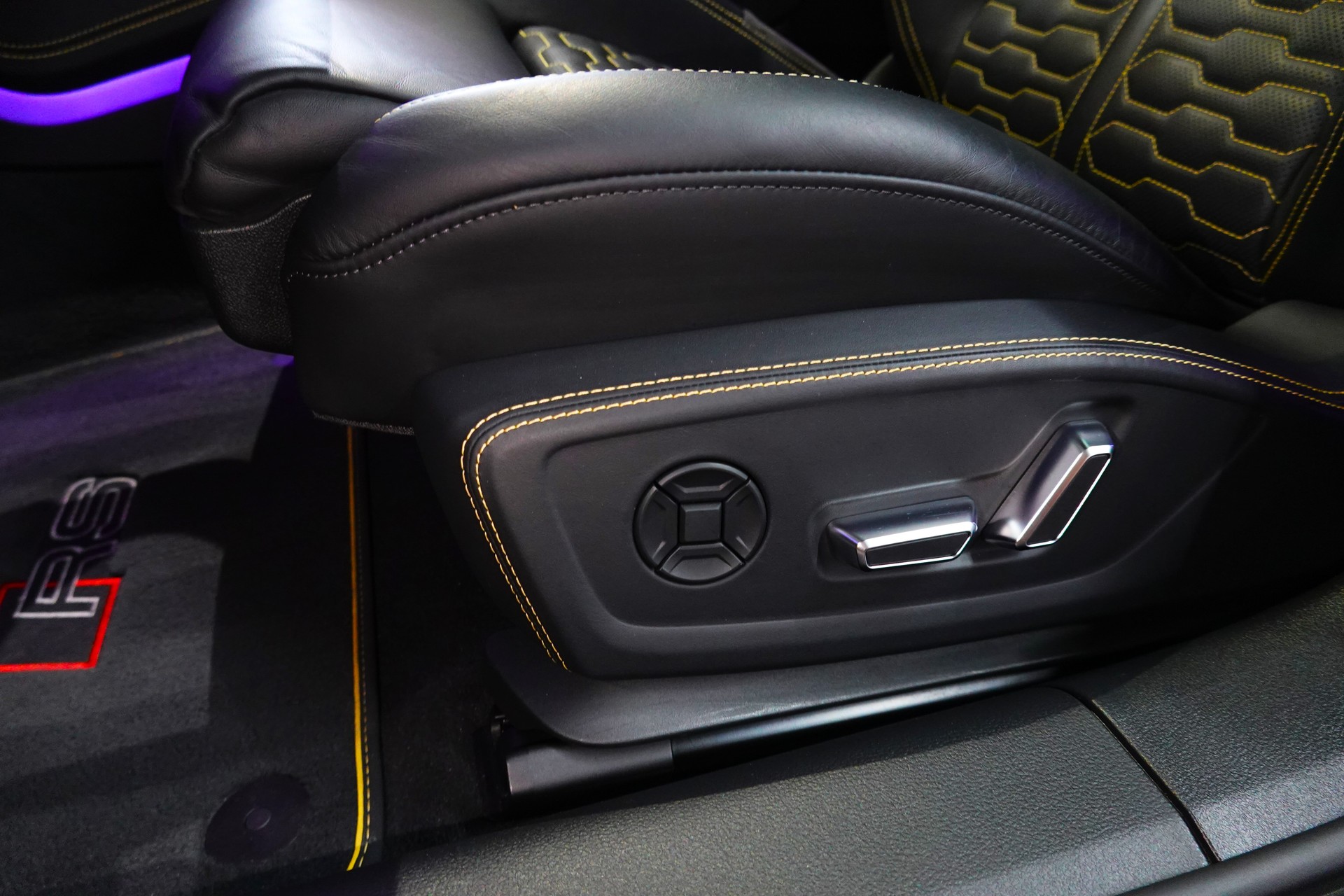 AUDI RS6 AVANT 4.0 TFSI V8 QUATTRO VEGAS MATT. EXCLUSIVE AKRAPOVIC ON TOP-image-40