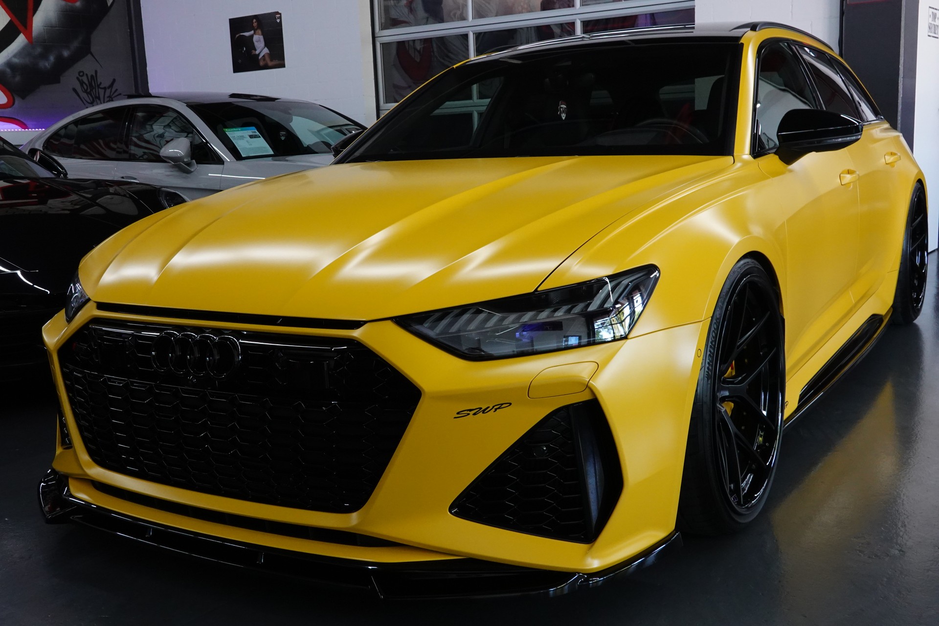AUDI RS6 AVANT 4.0 TFSI V8 QUATTRO VEGAS MATT. EXCLUSIVE AKRAPOVIC ON TOP-showroom-element-2