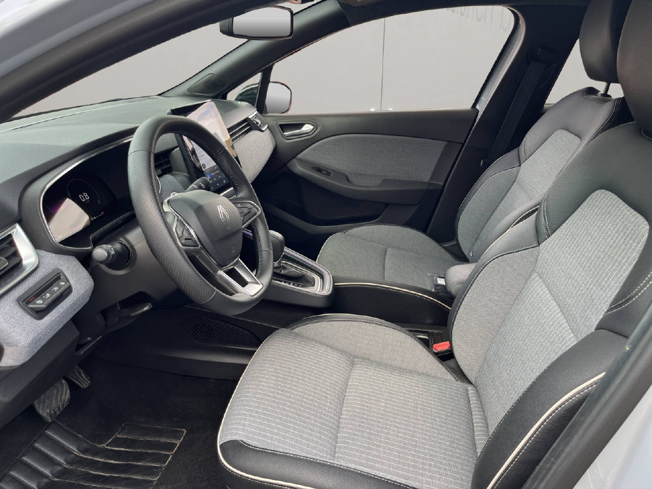 RENAULT Clio 1.0 TCe techno CVT-image-4