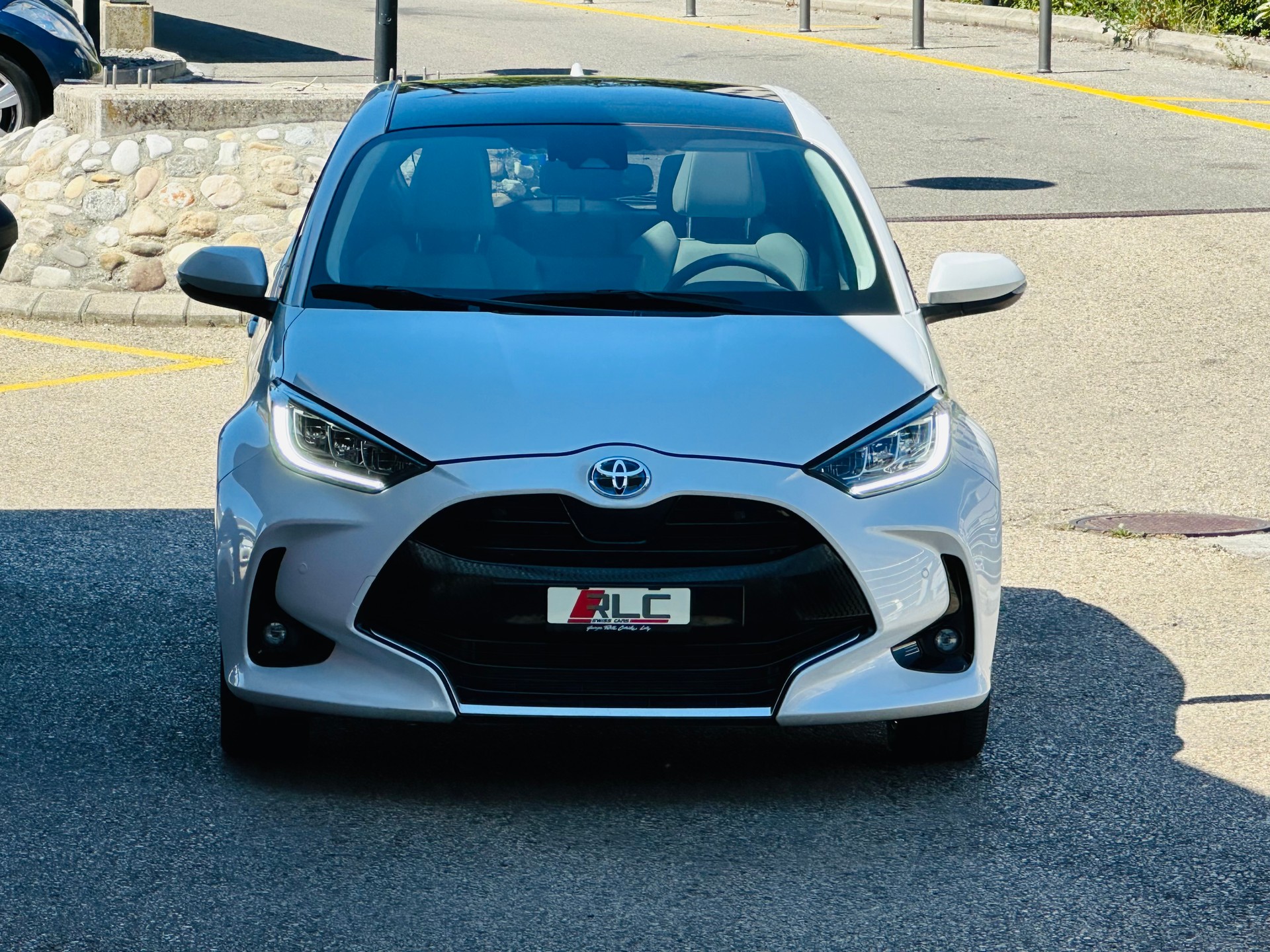 TOYOTA Yaris 1.5 Premium e-CVT