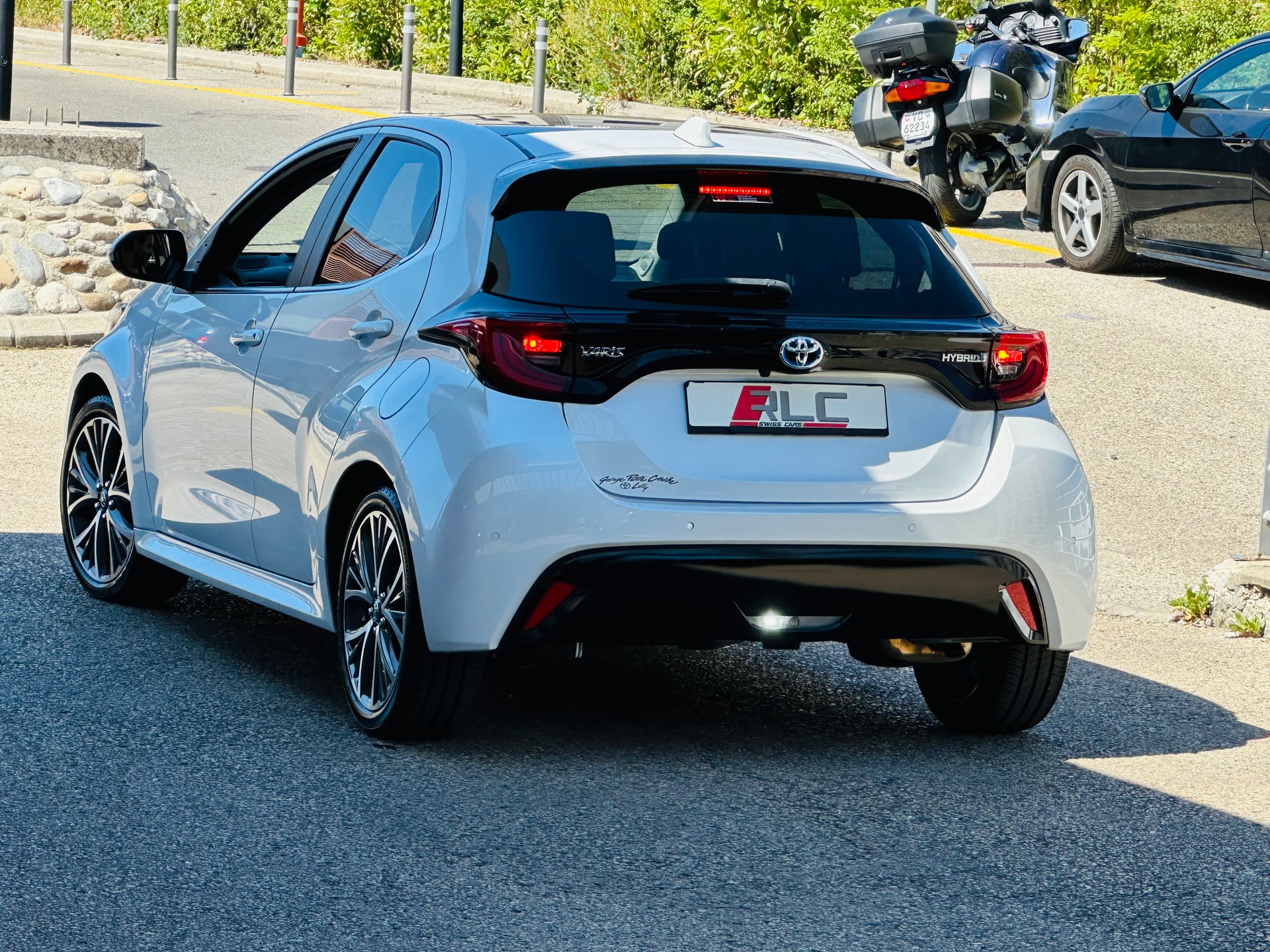 TOYOTA Yaris 1.5 Premium e-CVT-image-10