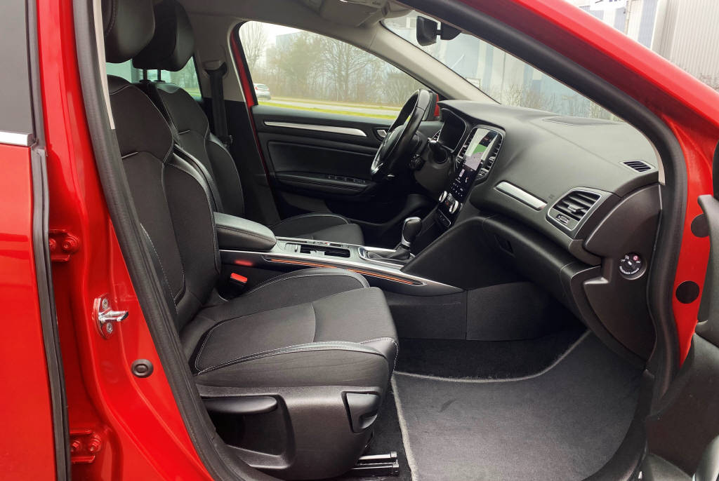 RENAULT Mégane Grandtour 1.5 Blue dCi GT EDC Sports-Line - New Model 2021-image-10